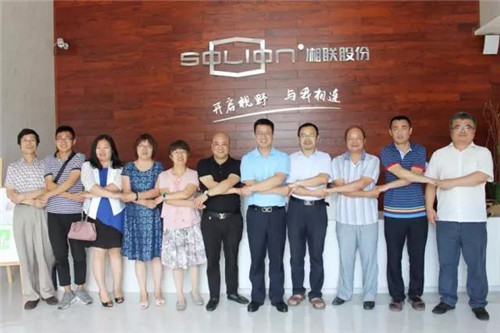 科研检测机构一行与湘联团队合影留念